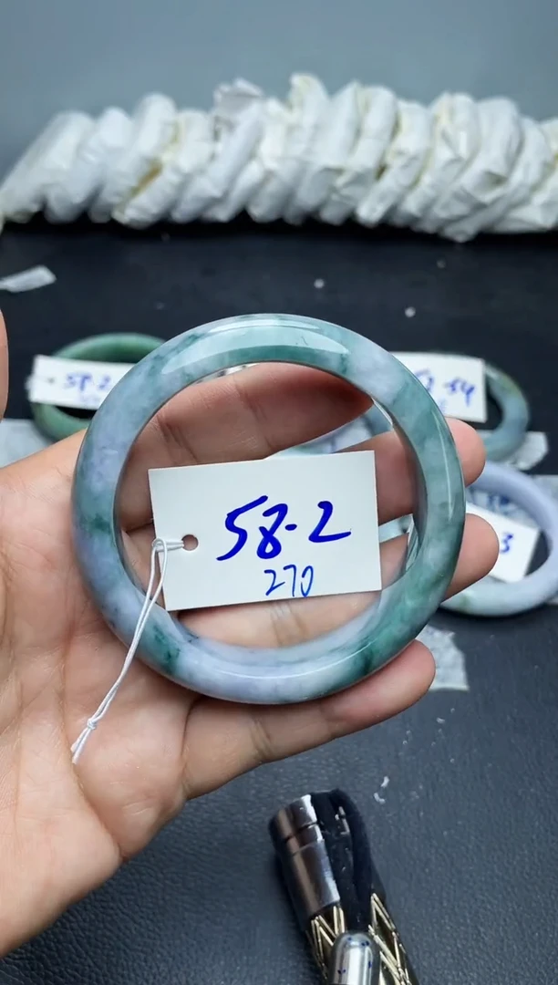 未镶嵌手镯翡翠270
