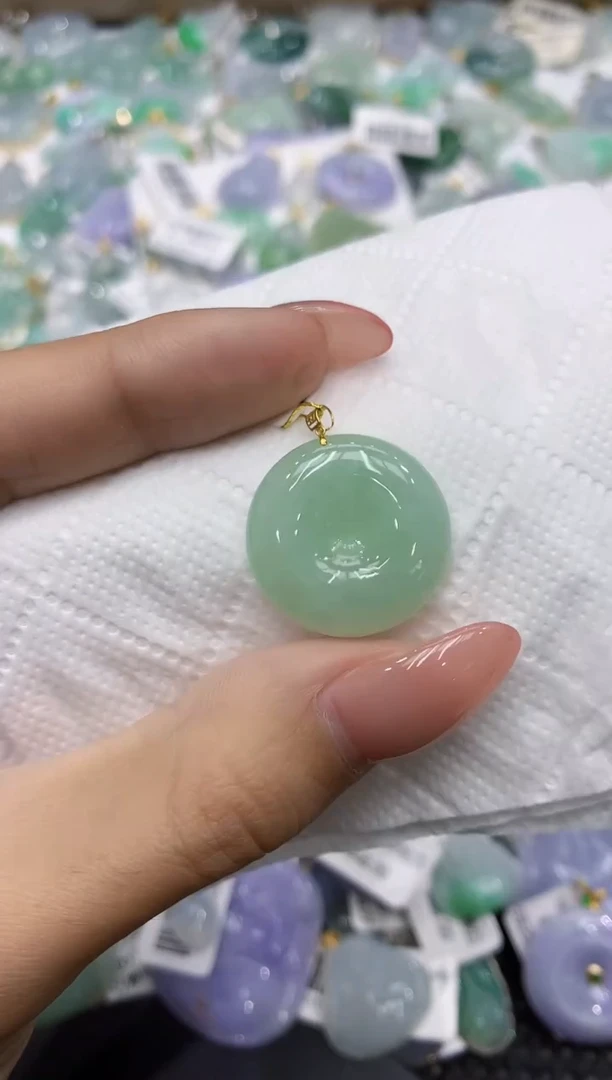 颈饰18K金镶嵌翡翠111111111111