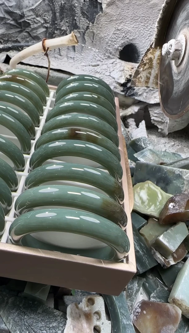 【闪购商品】和田玉颈饰未镶嵌手镯多样性 拍一发一件