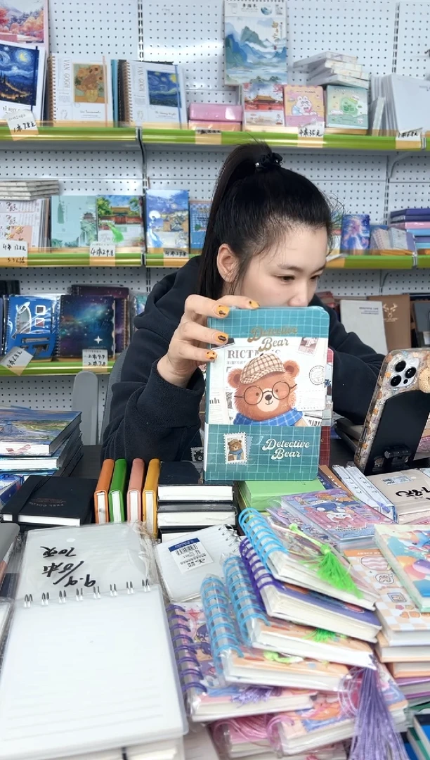 32K彩页磁扣手账112张-格鲁熊侦探几-封面随机1本