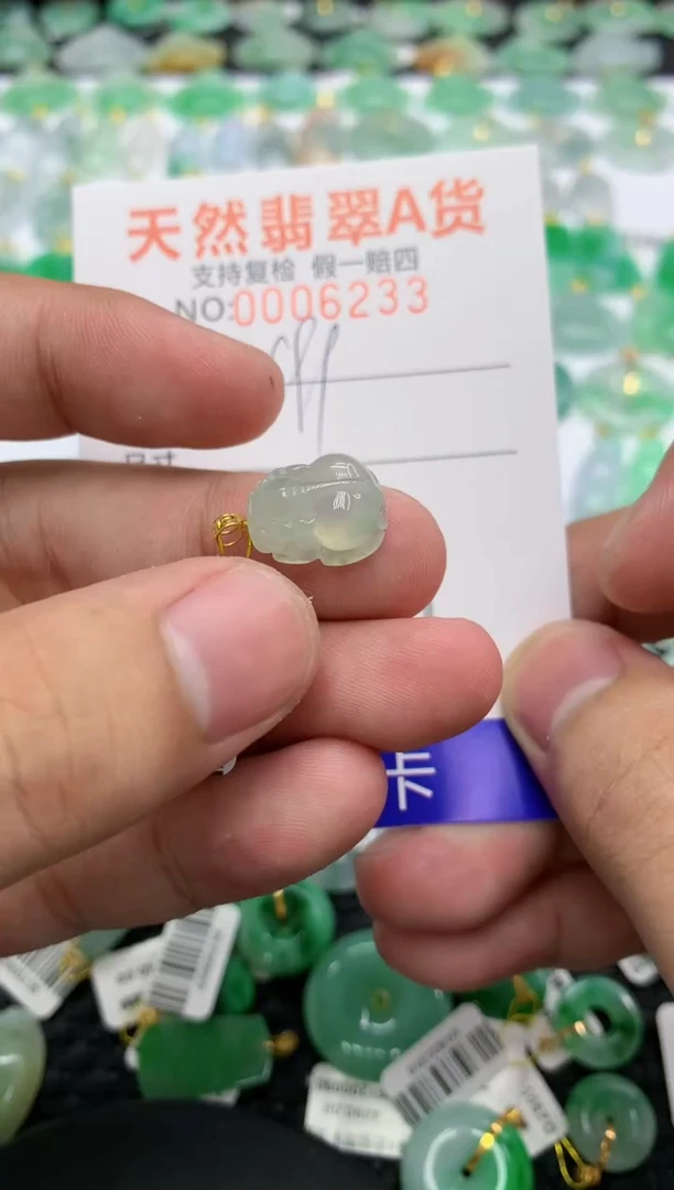 翡翠18K金镶嵌颈饰111111111111