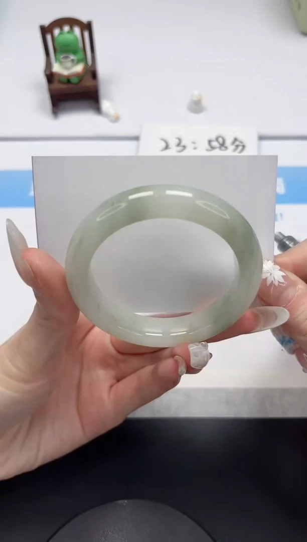 【闪购商品】石英质玉手镯未镶嵌V479-53.5