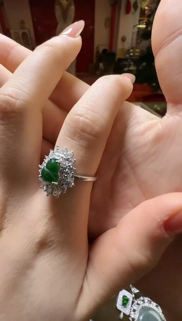 【闪购商品】翡翠吊坠(不含链)未镶嵌翡翠