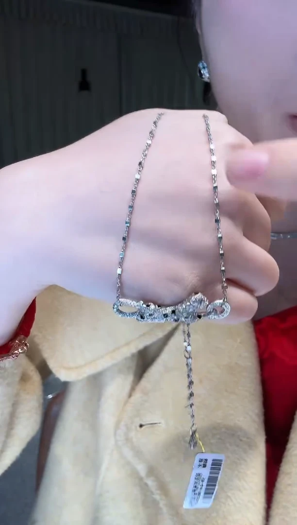 铂Pt950镶嵌项链钻石豹子