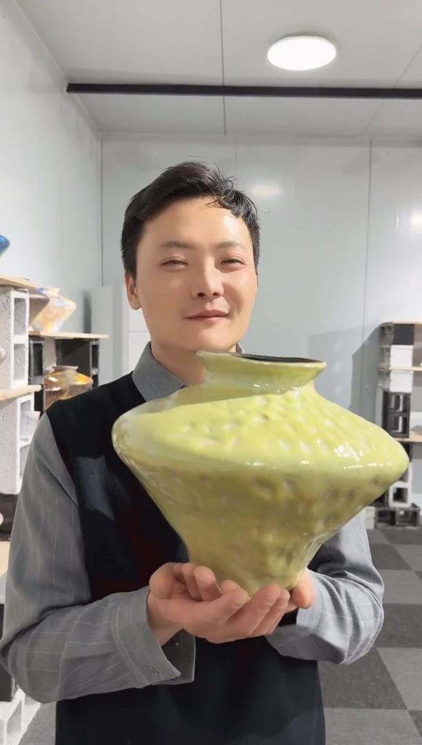 绿色飞碟手工陶瓷瓶