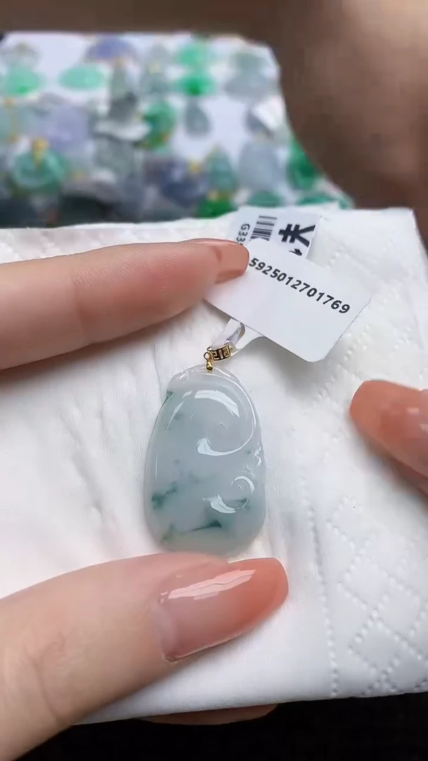 【闪购商品】翡翠颈饰18K金镶嵌天然翡翠A货