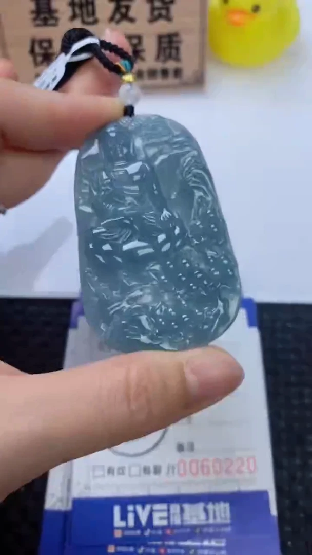 翡翠未镶嵌颈饰