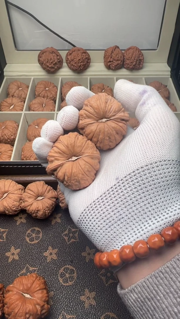 把件文玩核桃关**。013-1102-关诩馨