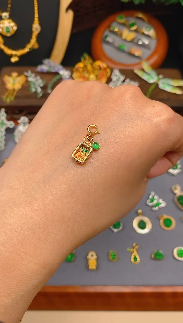 【闪购商品】翡翠吊坠(不含链)银S925镶嵌扎吉拉母