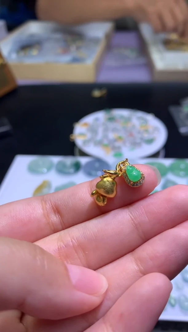 颈饰未镶嵌翡翠净货