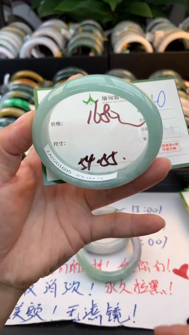 未镶嵌定制翡翠毛货需精细抛光+多人