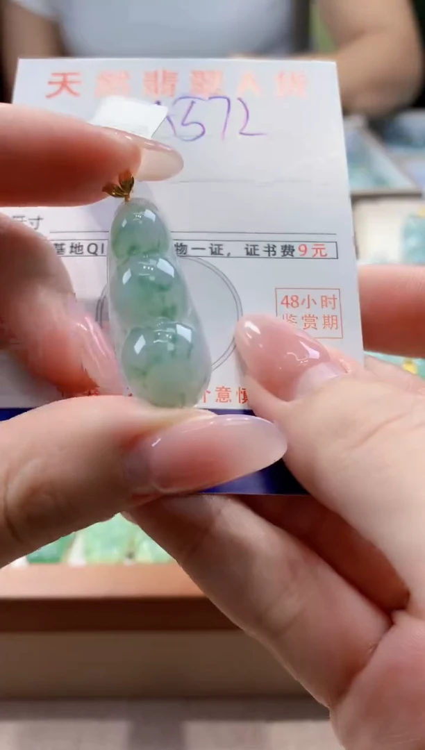 颈饰18K金镶嵌翡翠天然缅甸a货翡翠