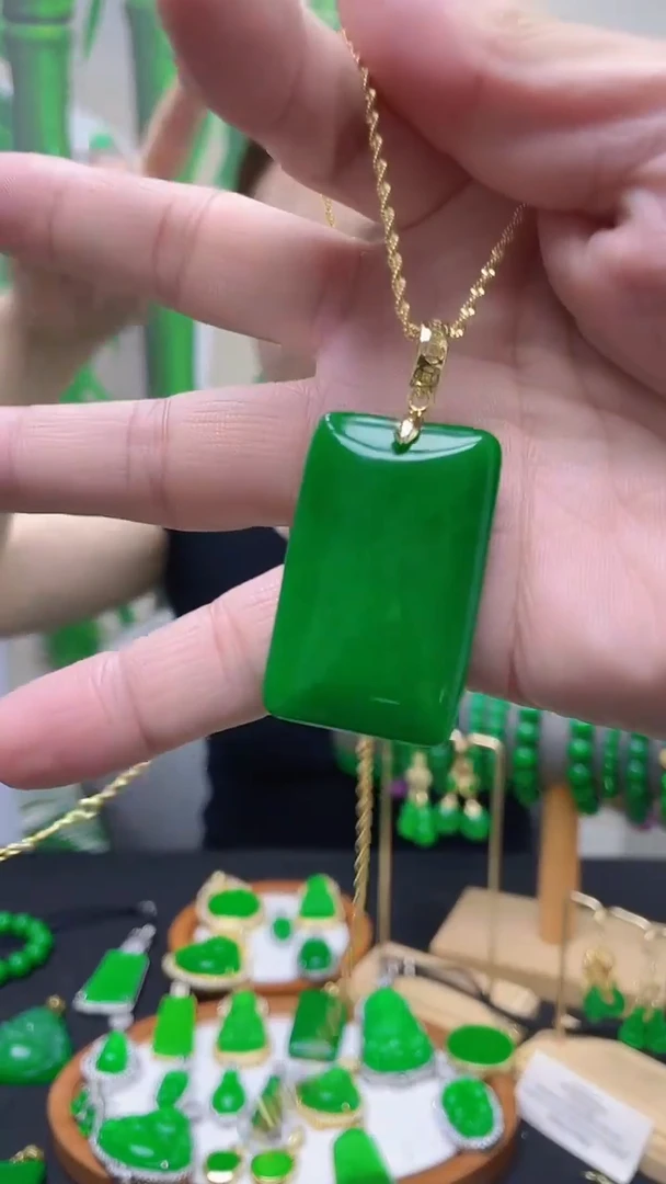 吊坠(赠链)14K金镶嵌翡翠B61