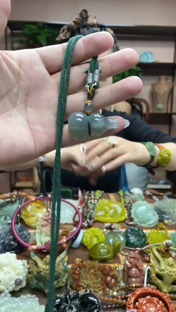 未镶嵌岫玉吊坠·1