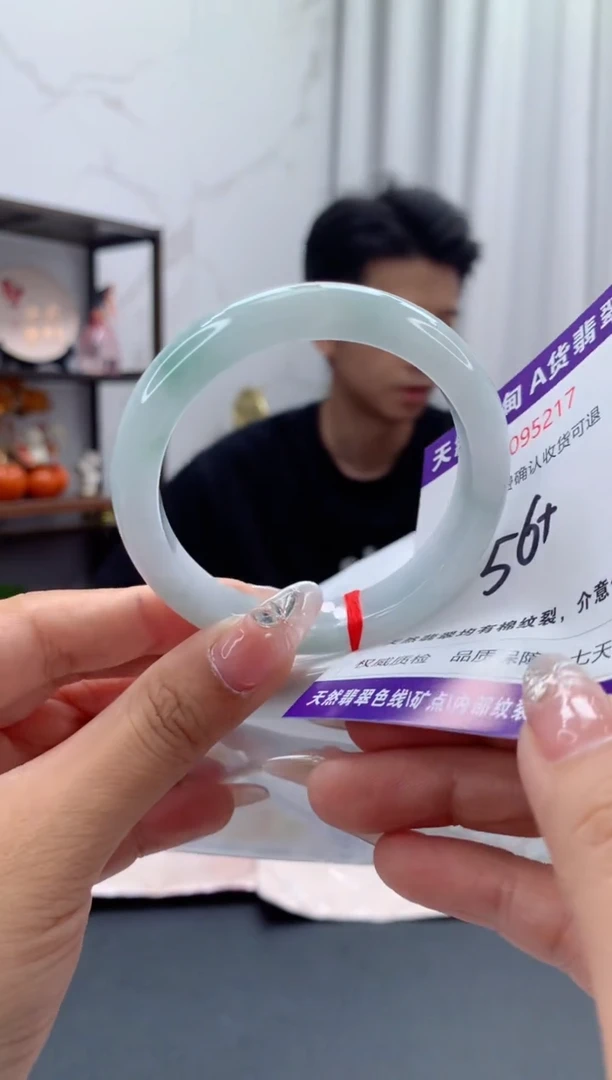 未镶嵌手镯翡翠有纹，完美者勿拍