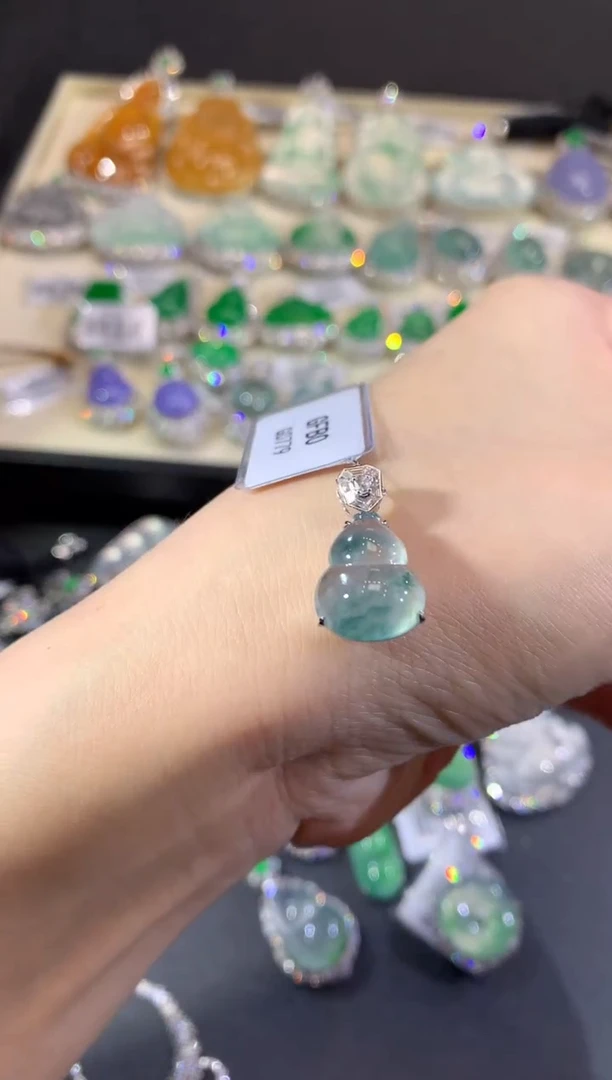 吊坠(不含链)18K金镶嵌翡翠119-葫芦