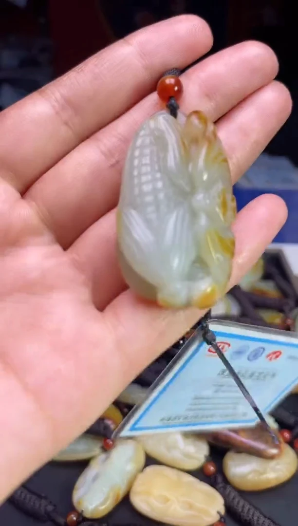颈饰未镶嵌和田玉1