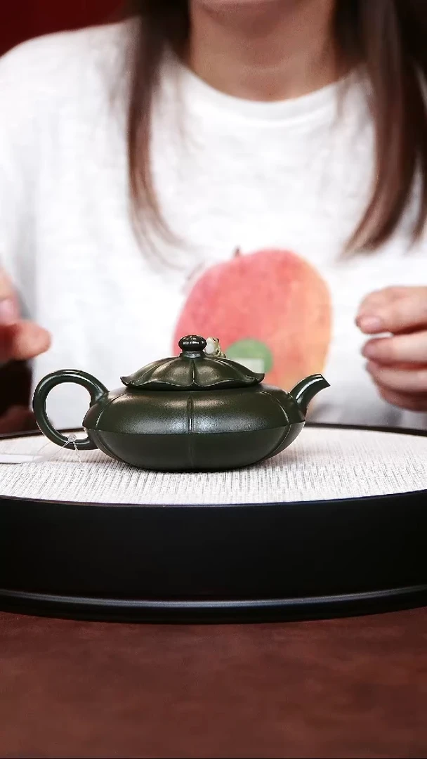 紫砂茶宠宜兴紫砂 青蛙莲子壶绿泥 柳用江