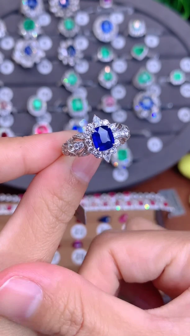 【闪购商品】蓝宝石戒指18K金镶嵌1.25CT