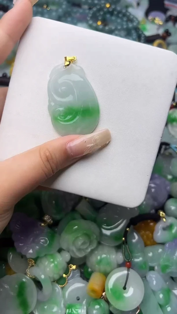 翡翠未镶嵌颈饰天然缅甸翡翠吊坠