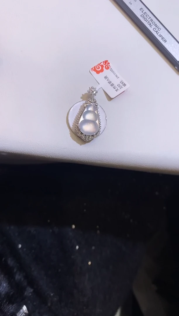 吊坠(不含链)18K金镶嵌翡翠福豆