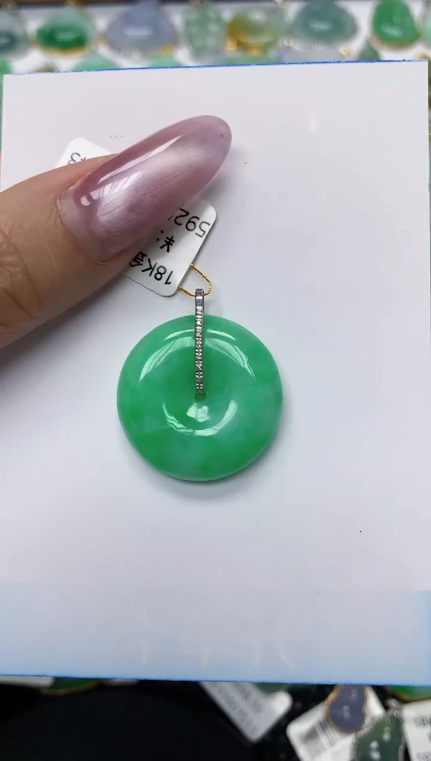 翡翠18K金镶嵌颈饰1111111111