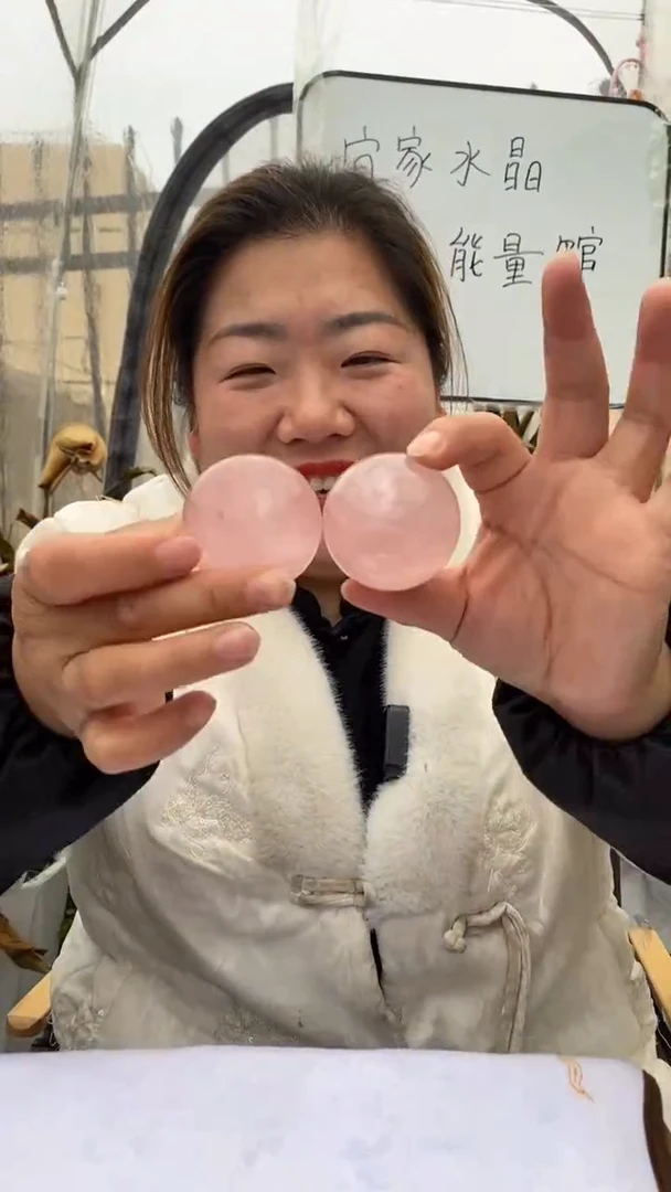 【闪购商品】芙蓉石球未镶嵌粉水晶球D613多样性发其一（不配底座）