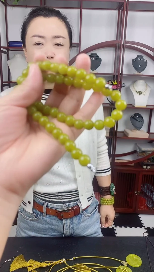 未镶嵌岫玉吊坠(赠链) 牛油果妈妈链