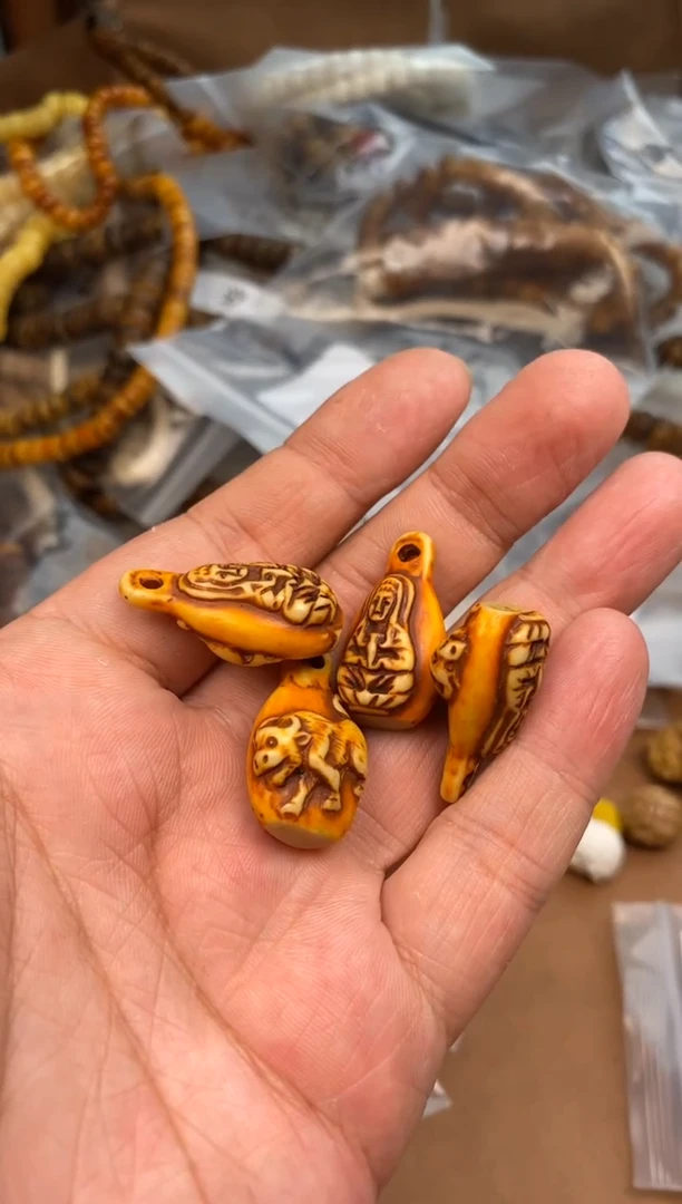 其他牛骨杂件164-料器牛吊坠