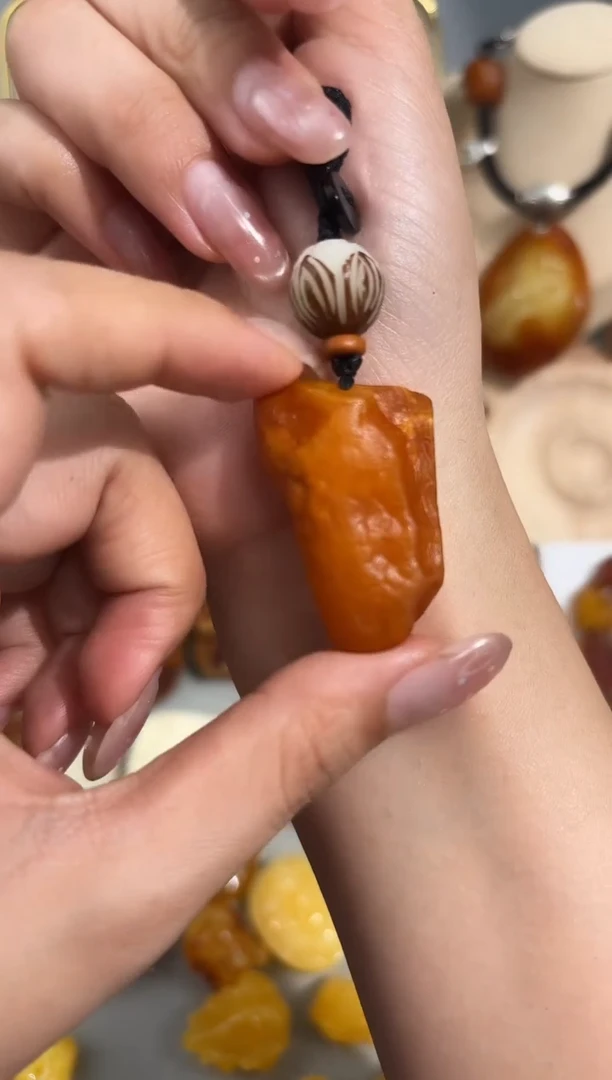 未镶嵌琥珀裸石琥珀