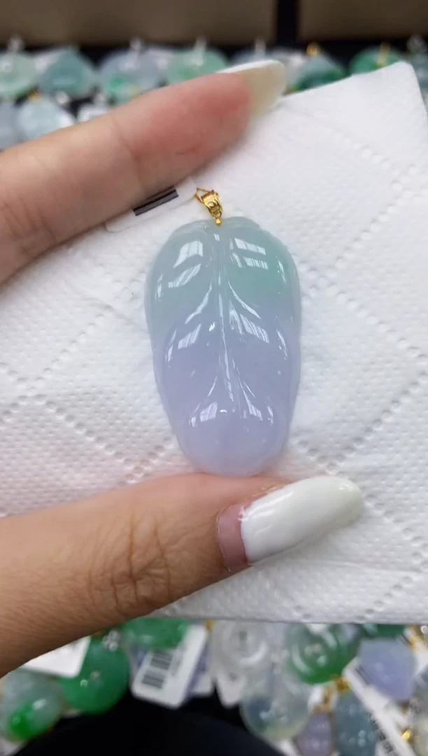 颈饰18K金镶嵌翡翠11111111111
