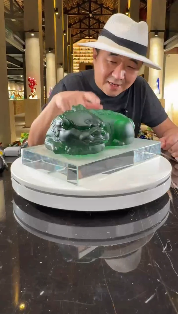 摆件0601055-3绿色卧福貔貅+300*200透明底座