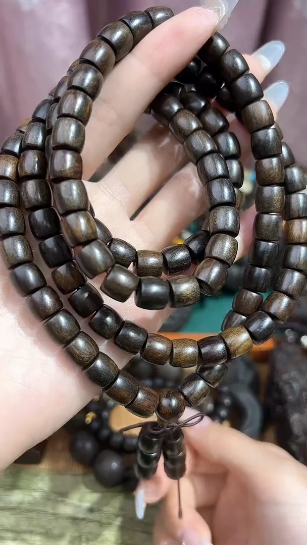 【闪购商品】贡木新品0.8x0.9cm108颗绿奇楠手串