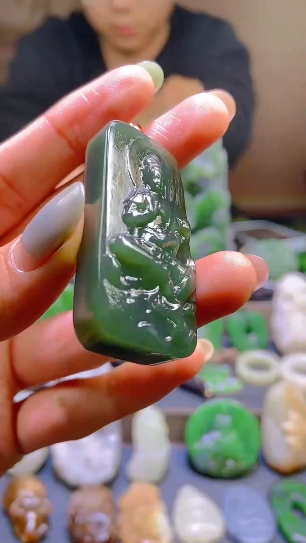 颈饰未镶嵌和田玉1