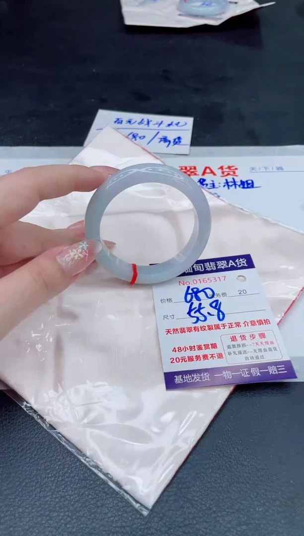 翡翠手镯未镶嵌680.000000