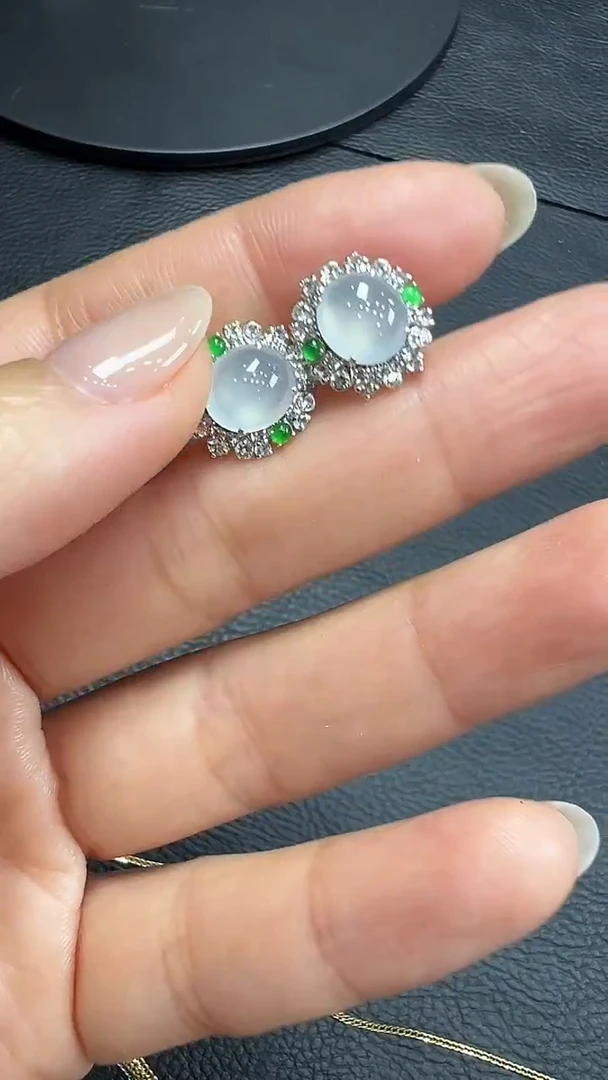 18K金镶嵌翡翠耳饰自*醒耳钉