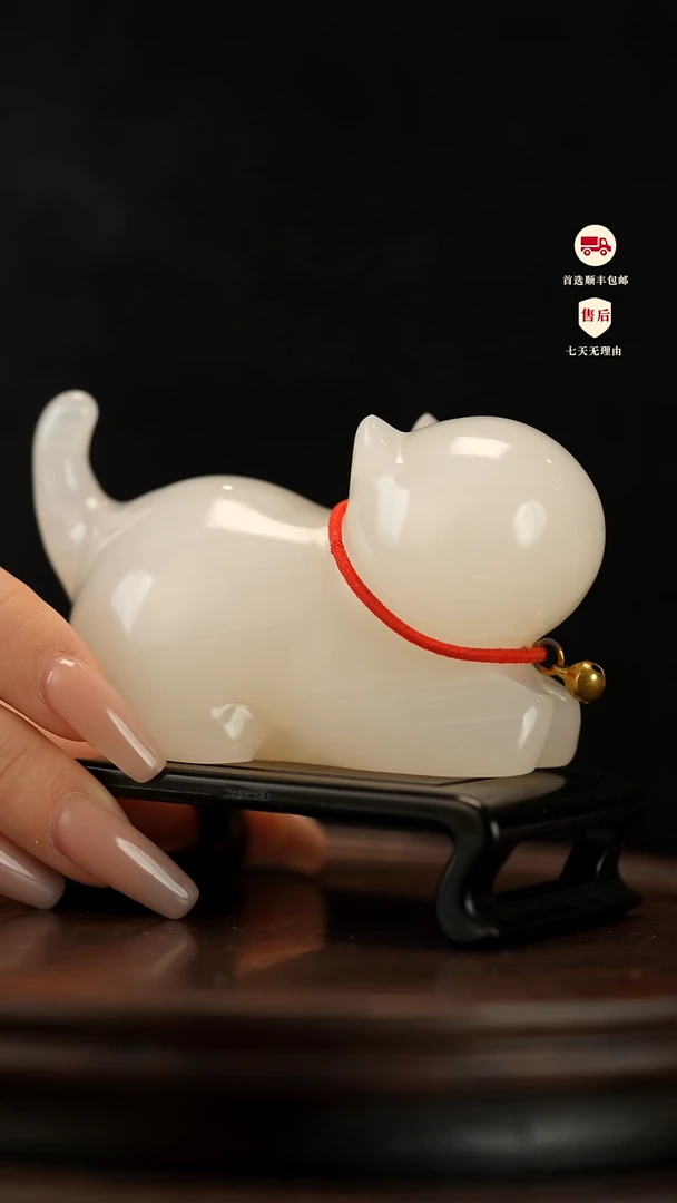云南石荔枝白雕刻：铃铛猫摆件