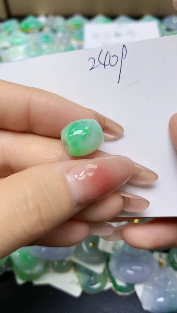 翡翠未镶嵌颈饰 天然缅甸翡翠A货