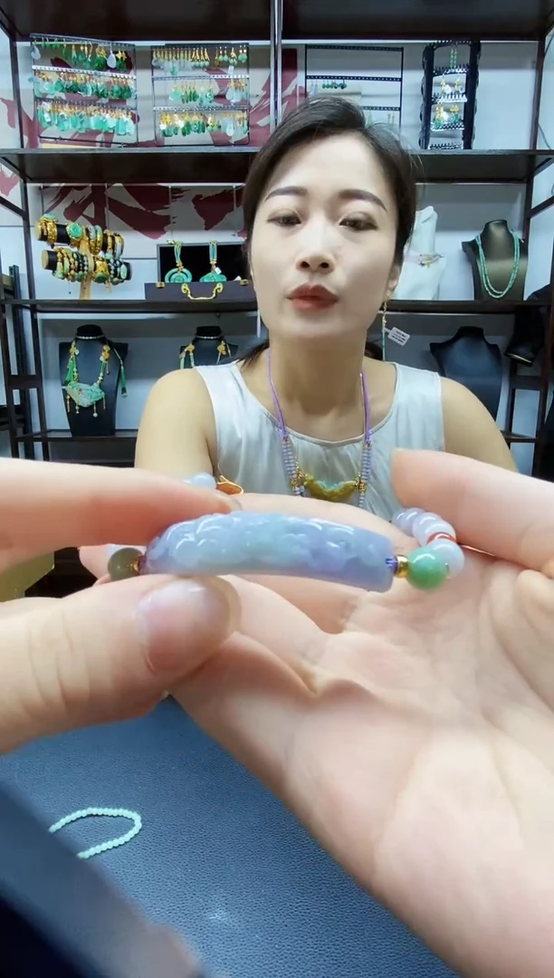 颈饰未镶嵌翡翠手串