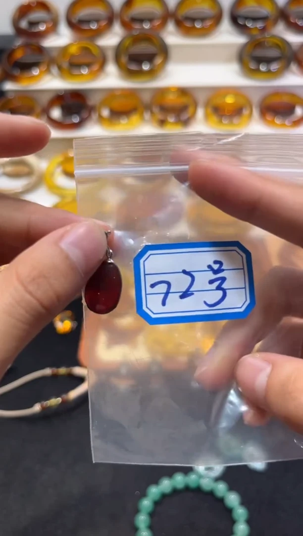 琥珀吊坠(不含链)银S925镶嵌血珀吊坠72号