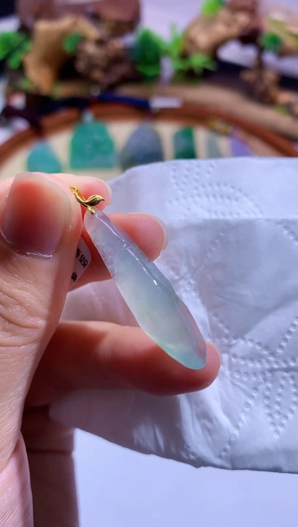 翡翠未镶嵌颈饰