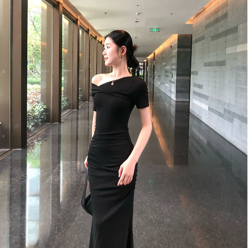 露肩不规则斜肩短袖连衣裙女夏季修身显瘦褶皱收腰长裙后妈鱼尾裙