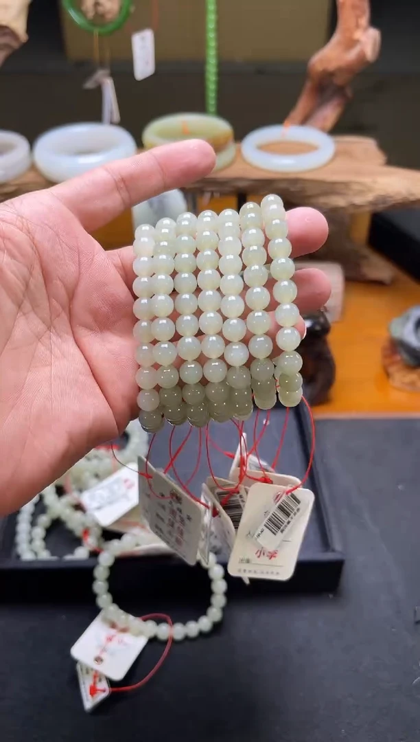 手串未镶嵌和田玉卡8且末青白圆珠 多样性发一