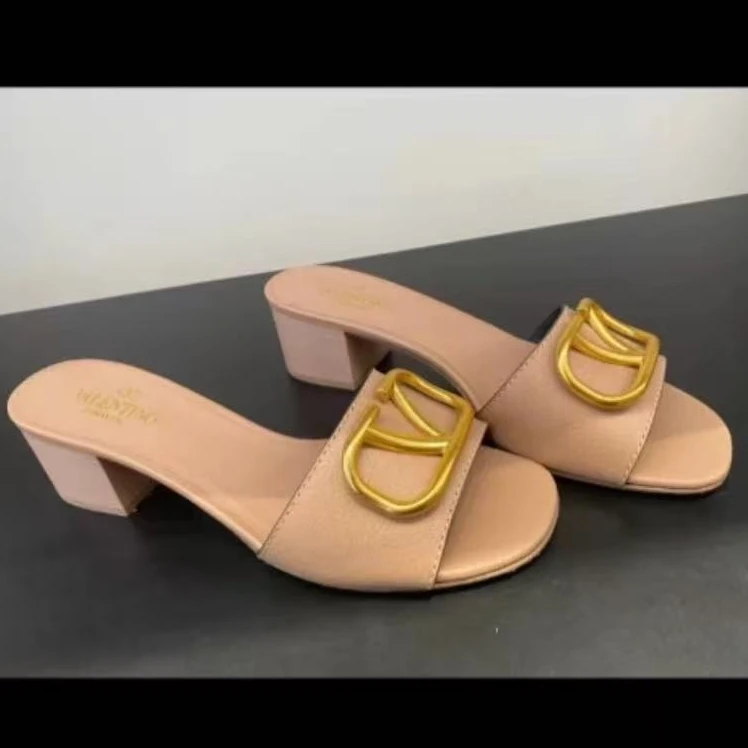 未使用 Valentino/华伦天奴 华伦天奴裸色一字带低跟拖鞋37