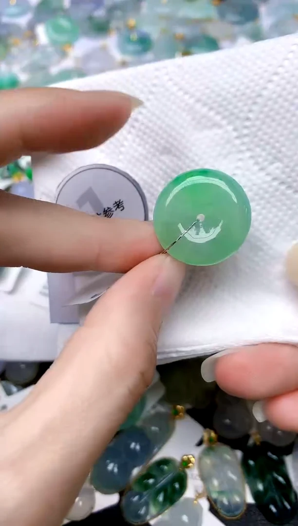 颈饰未镶嵌翡翠天然A货翡翠