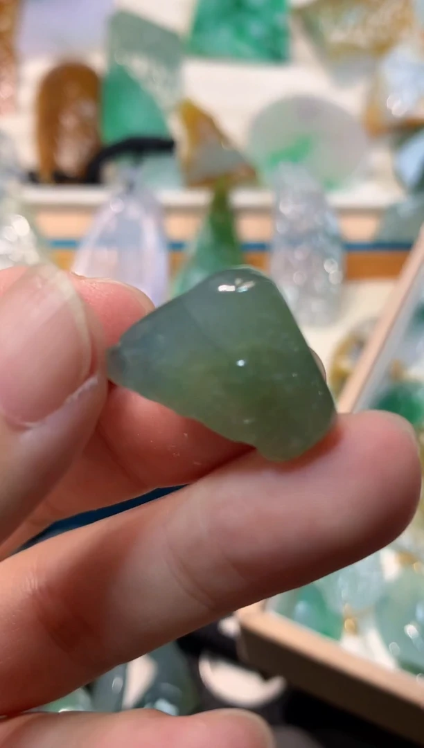 吊坠(不含链)未镶嵌翡翠吊坠