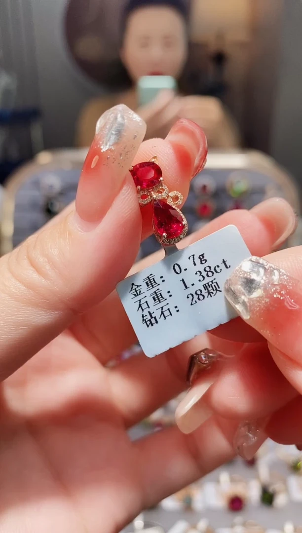 颈饰18K金镶嵌碧玺1.38