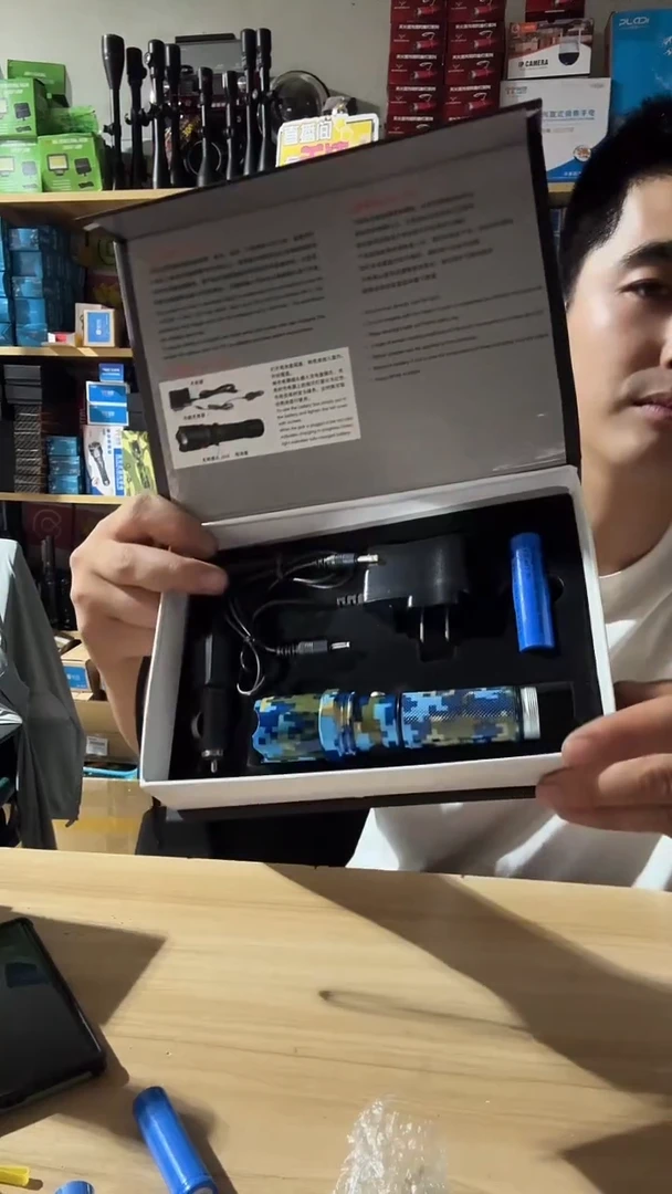 专供迷彩合金手电一套