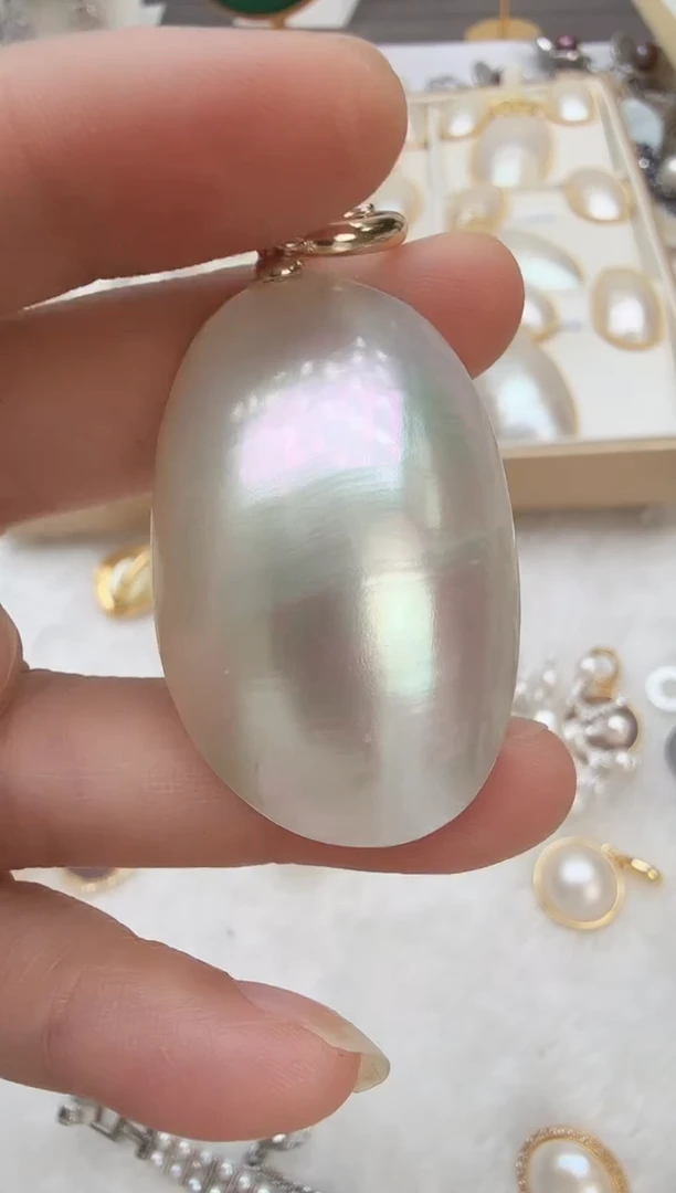 铜合金无光板吊坠马贝