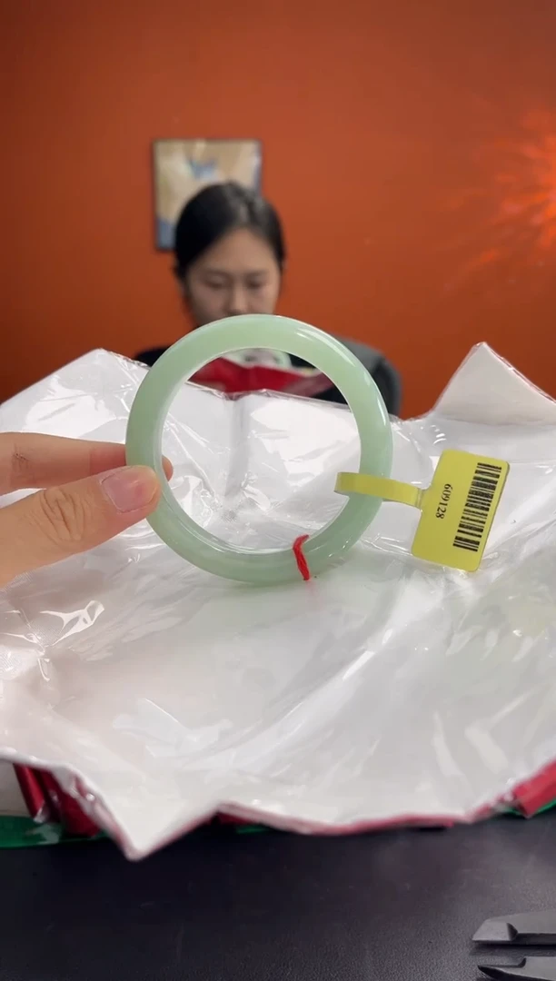 未镶嵌手镯翡翠5